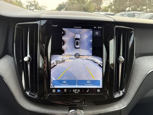 Certified 2025 Volvo XC60 B5 Plus image 25