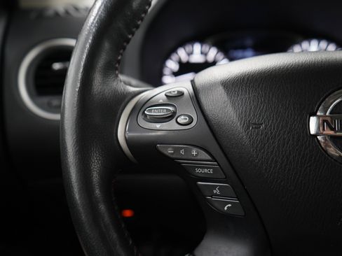 Used 2019 Nissan Pathfinder SL AWD/4WD image 25