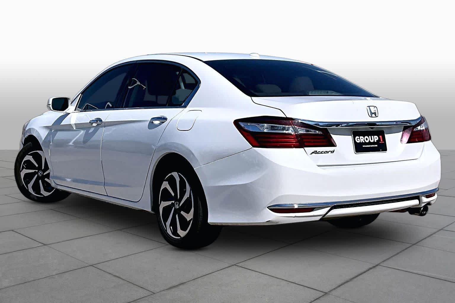 Used 2017 Honda Accord EX image 12