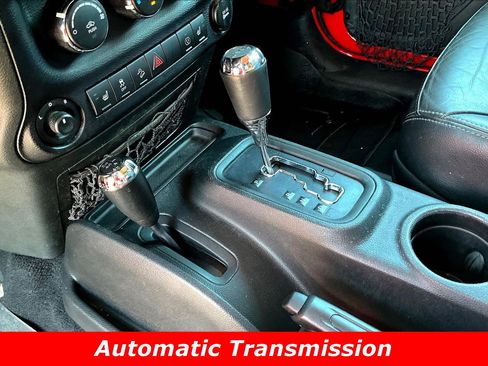 Used 2018 Jeep Wrangler Unlimited Sahara AWD/4WD image 17