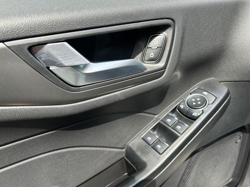 New 2025 Ford Escape SE image 11