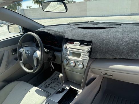Used 2010 Toyota Camry LE image 17