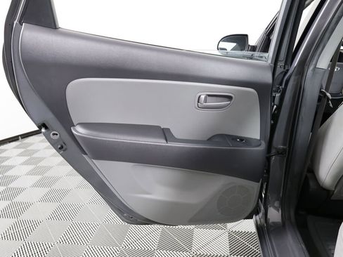 Used 2009 Hyundai Elantra SE image 16