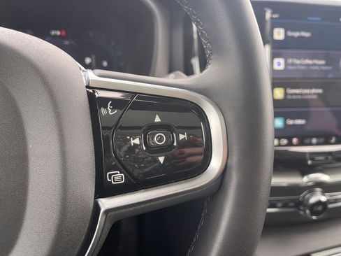 Used 2025 Volvo XC60 B5 Plus image 21