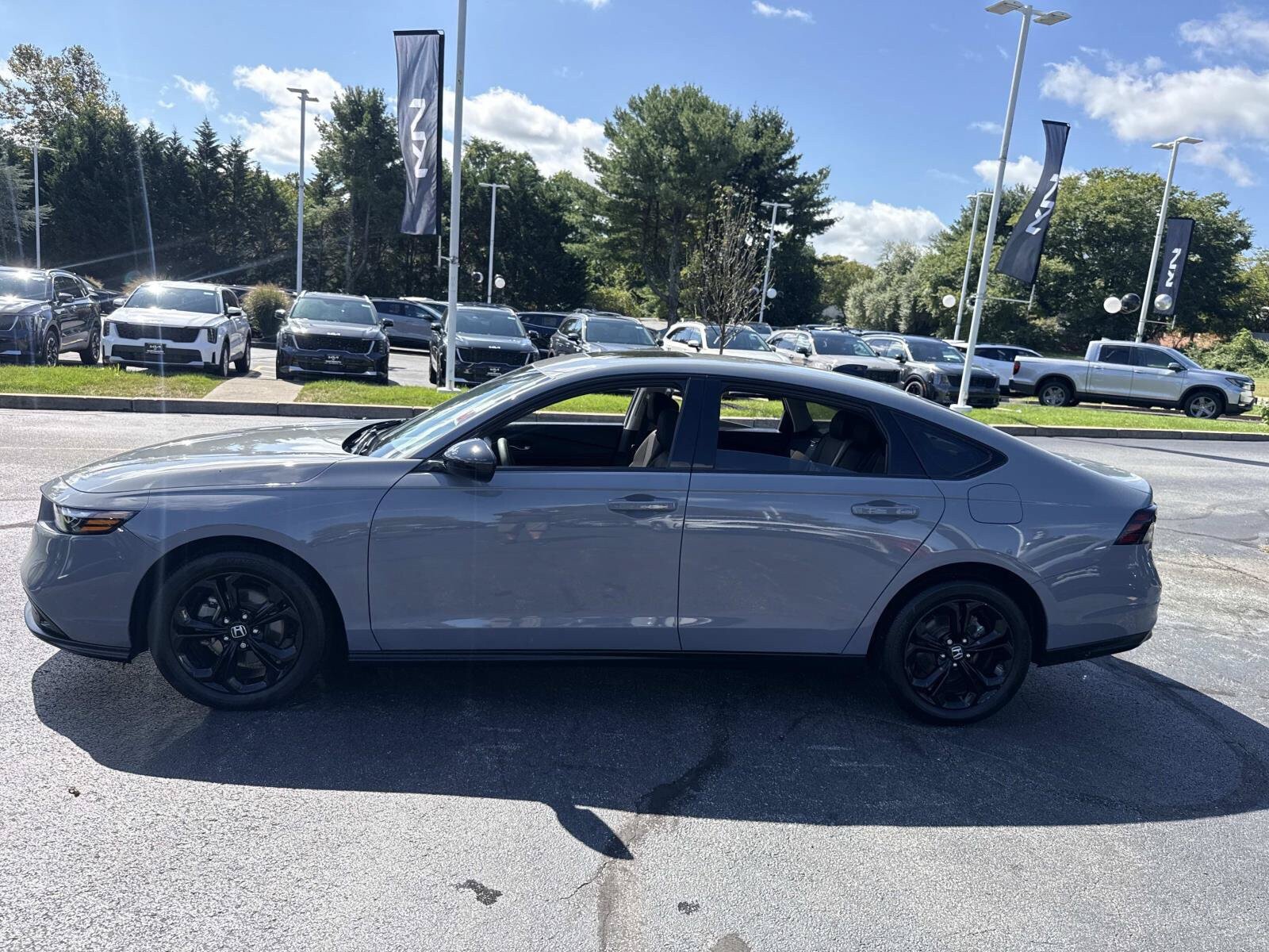 Used 2025 Honda Accord SE image 2