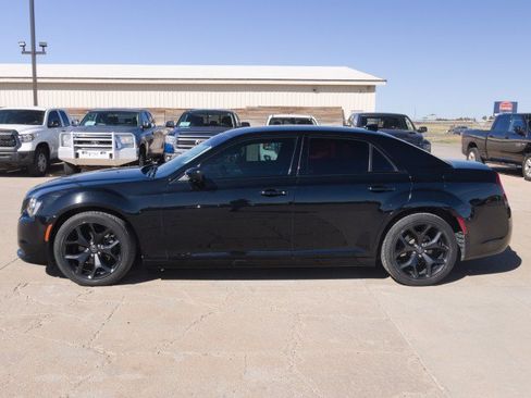 Used 2021 Chrysler 300 Touring w/ Sport Appearance Package RWD image 3