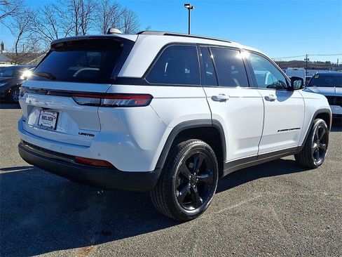 Certified 2023 Jeep Grand Cherokee Limited w/ Black Appearance Package image 25