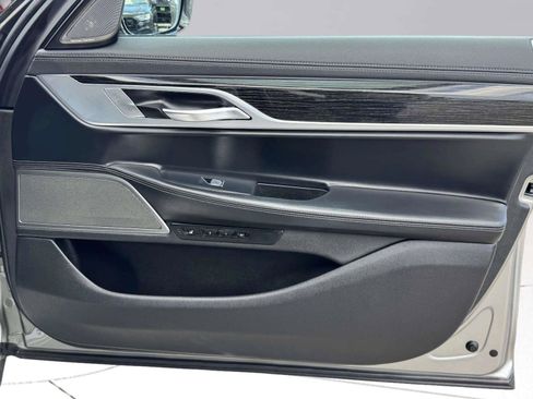 Used 2022 BMW 740i xDrive w/ M Sport Package AWD/4WD image 63