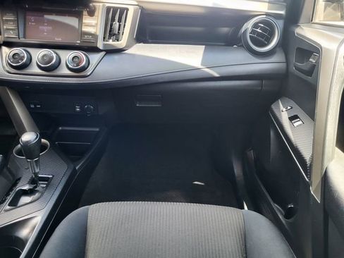 Used 2015 Toyota RAV4 LE AWD/4WD image 26