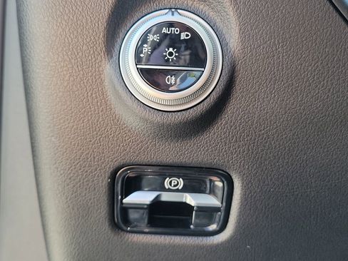 Used 2025 Mercedes-Benz C 300 Sedan image 19