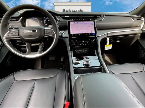 New 2025 Jeep Grand Cherokee Limited image 5