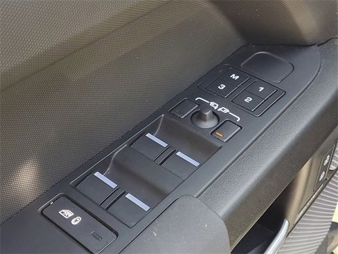 Used 2023 Land Rover Defender 110 75th Limited Edition image 22