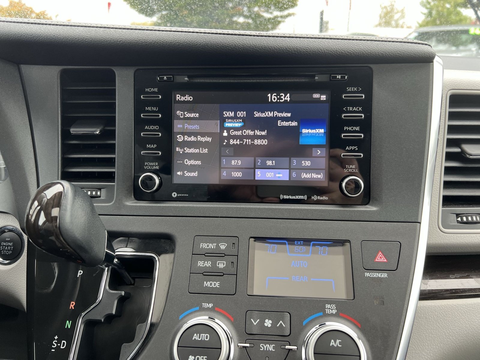 Used 2019 Toyota Sienna XLE w/ XLE Navigation Package FWD image 18