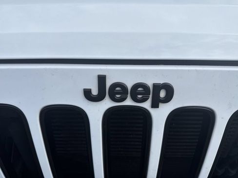 Used 2017 Jeep Wrangler Unlimited Sahara AWD/4WD image 38