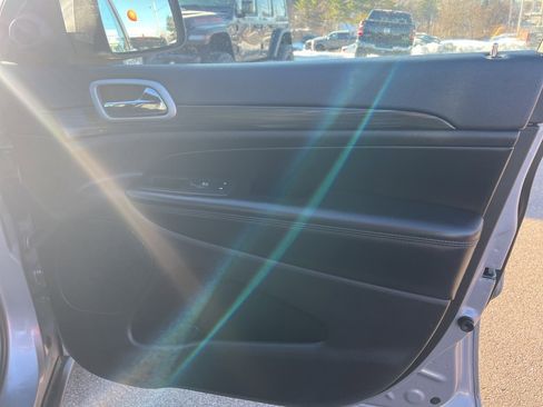 Certified 2019 Jeep Grand Cherokee Laredo image 10