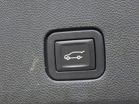 Used 2020 Cadillac XT6 Premium Luxury AWD/4WD image 33