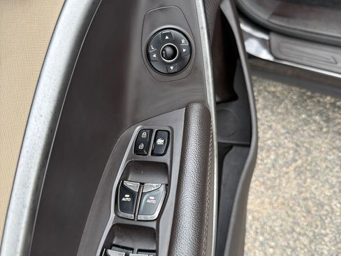 Used 2017 Hyundai Santa Fe SE AWD/4WD image 13