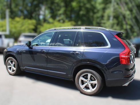 Used 2017 Volvo XC90 T5 Momentum w/ Vision Package FWD image 6