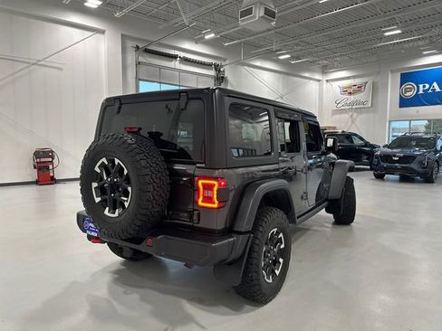 Used 2024 Jeep Wrangler Unlimited Rubicon w/ Dual Top Group AWD/4WD image 6