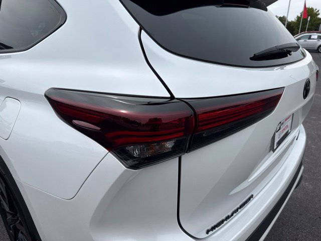 Used 2024 Toyota Highlander XSE AWD/4WD image 10