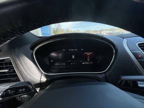 Used 2019 Lincoln Nautilus Select image 11