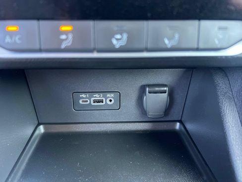 Used 2022 Nissan Sentra SV FWD image 48