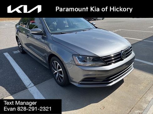 Used 2017 Volkswagen Jetta SE FWD image 1