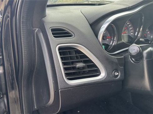 Used 2013 Dodge Avenger SXT image 19