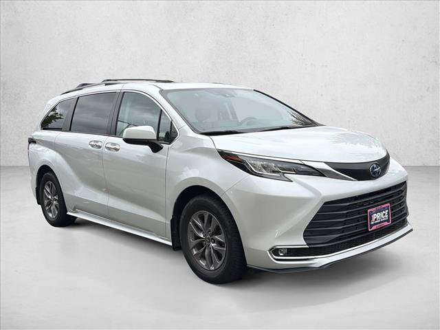 Used 2022 Toyota Sienna XLE w/ XLE Plus Package FWD image 3