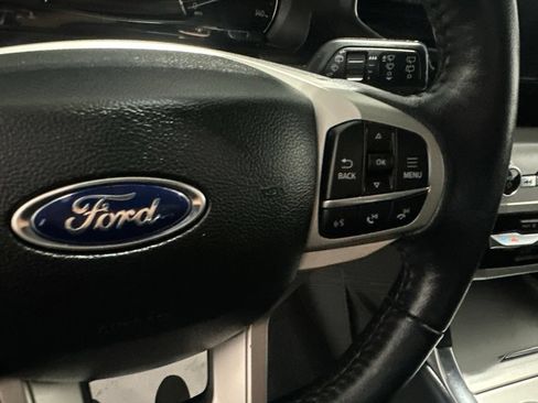Used 2022 Ford Explorer XLT w/ Equipment Group 202A AWD/4WD image 17
