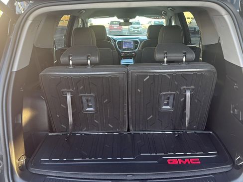 Used 2023 GMC Acadia SLE w/ Driver Convenience Package image 4