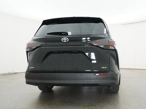 New 2026 Toyota Sienna XLE image 26