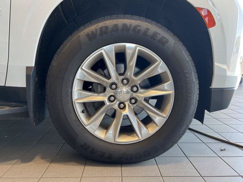 Used 2023 Chevrolet Tahoe Premier AWD/4WD image 13