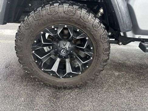 Used 2020 Jeep Gladiator Sport w/ Quick Order Package 24S AWD/4WD image 9