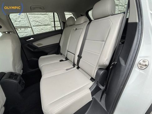 Used 2021 Volkswagen Tiguan SE image 37