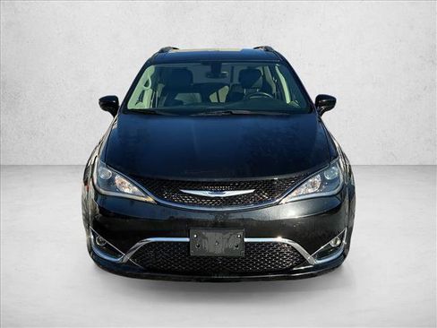 Used 2019 Chrysler Pacifica Touring-L Plus image 2