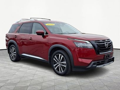 Used 2024 Nissan Pathfinder Platinum w/ Black Appearance Package