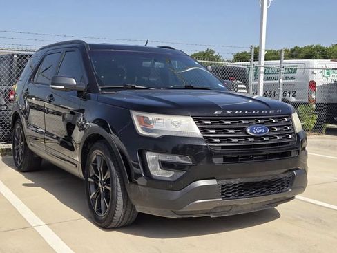 Used 2017 Ford Explorer XLT w/ Equipment Group 202A FWD image 1
