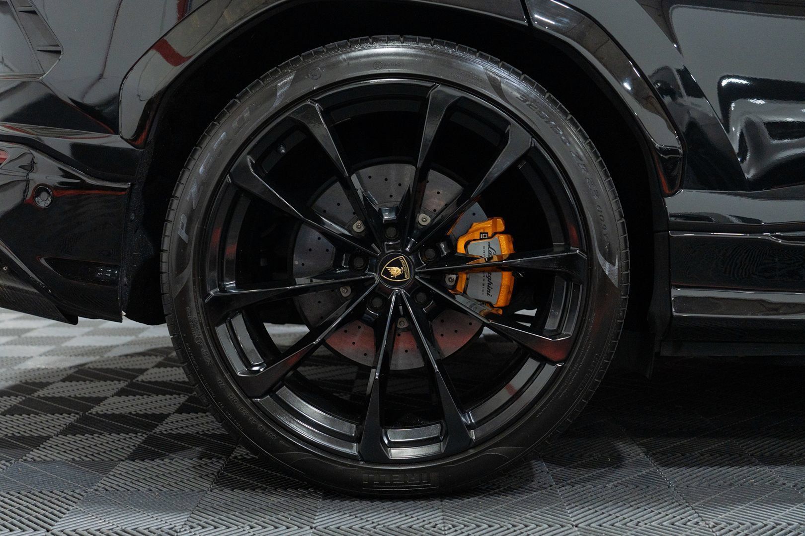 Used 2021 Lamborghini Urus AWD/4WD image 29