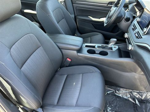 Used 2025 Nissan Altima 2.5 S image 10