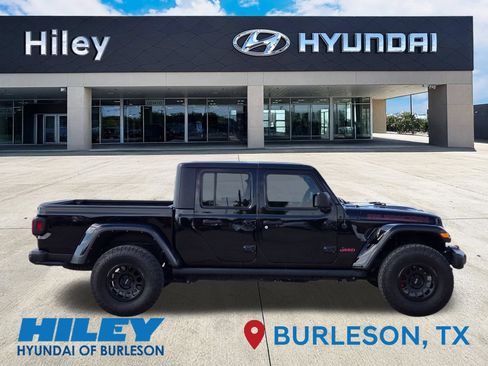Used 2022 Jeep Gladiator Rubicon w/ Cold Weather Group AWD/4WD image 3