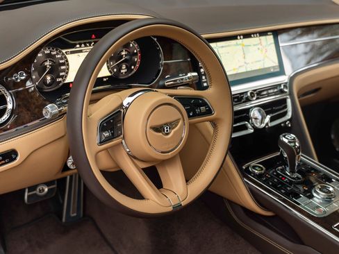 Used 2023 Bentley Flying Spur W12 image 27