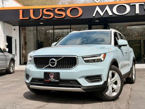 Used 2019 Volvo XC40 T5 Momentum AWD/4WD image 1