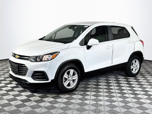 Used 2021 Chevrolet Trax LS w/ Tint and Cruise Package FWD image 4
