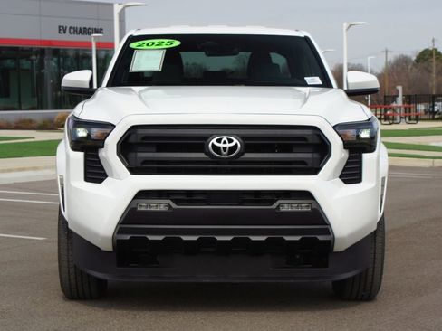 Certified 2025 Toyota Tacoma SR5 image 24