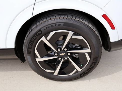 Used 2024 Chevrolet Equinox EV LT FWD image 8