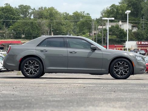 Used 2018 Chrysler 300 S image 2