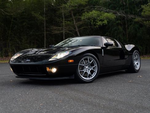 Used 2005 Ford GT RWD image 14