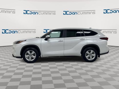 Used 2025 Toyota Highlander LE AWD/4WD image 5