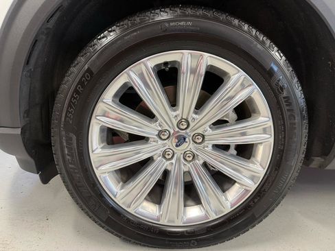Used 2020 Ford Explorer Limited w/ Class III Trailer Tow Package image 20
